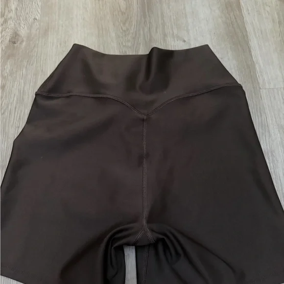 ALO 5” Airlift Energy Short - Brown (Espresso) excellent condition - Picture 3 of 5